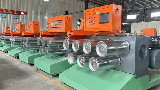 अच्छी कीमत पीईटी स्ट्रैप बनाने की मशीन 100-800 किलोग्राम/घंटा क्षमता 9 ̊32 मिमी चौड़ाई वाले पॉलीप्रोपाइलीन स्ट्रैप और वैकल्पिक एम्बोसिंग पैटर्न के लिए ऑनलाइन